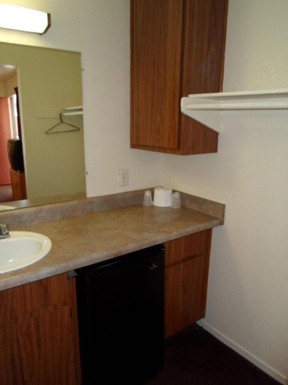 EZ 8 Motel Newark