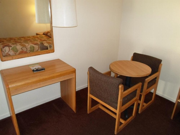 EZ 8 Motel Newark image 8